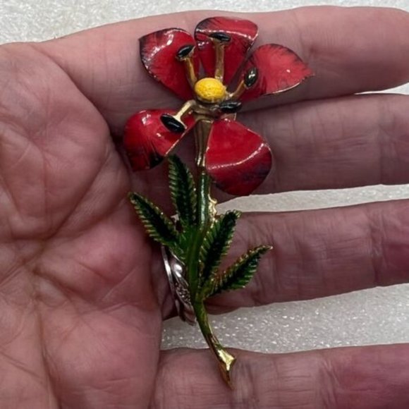 HATTIE CARNEGIE Vintage FLOWER BROOCH Pin Red Enamel Costume Jewelry - Picture 2 of 9
